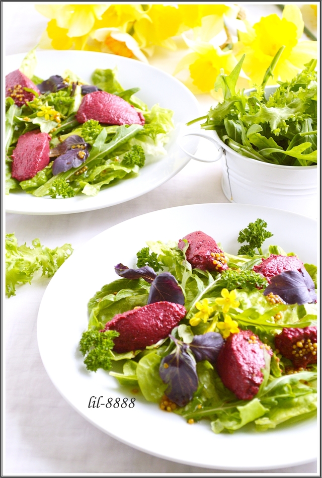 Фото к рецепту: Салат со свекольным муссом - весна 