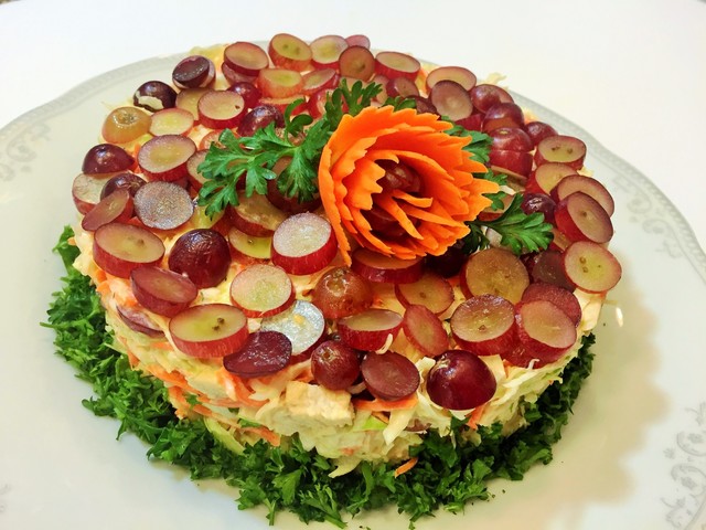 Фото к рецепту: Праздничный салат катерина. просто и вкусно!