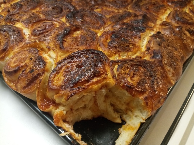 Фото к рецепту: Вкуснейший абрикосовый пирог с ореховой крошкой из сдобного,дрожжевого теста