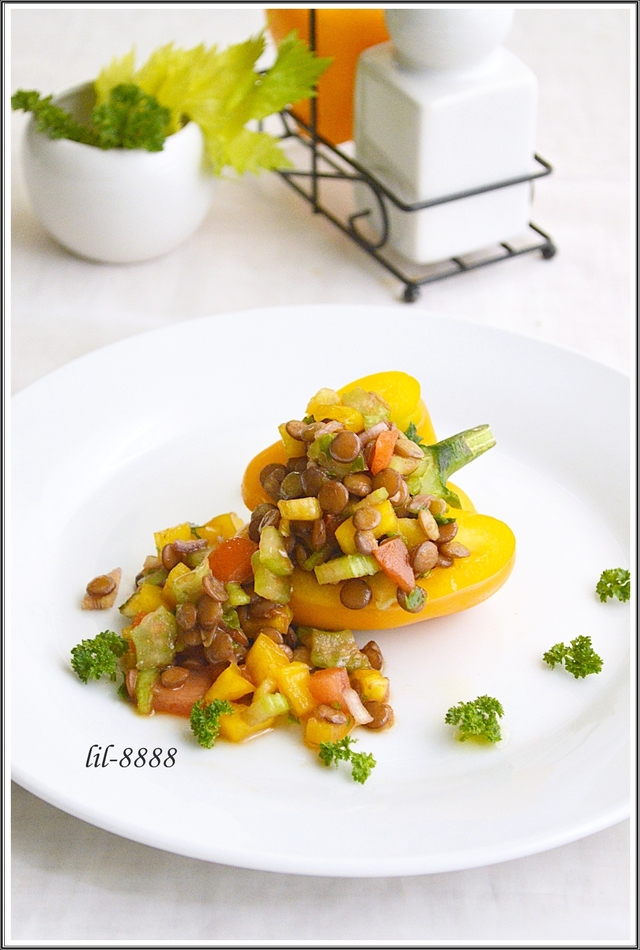 Фото к рецепту: Салат из чечевицы с овощами