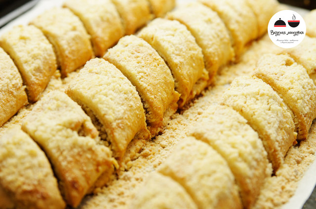 Фото к рецепту: Гата армянская - простой рецепт слоеного печенья с грецкими орехами