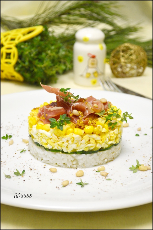 Фото к рецепту: Салат с рисом, овощами и сыровяленым мясом..