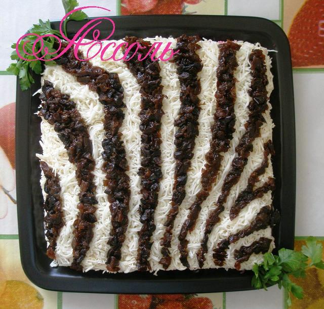 Фото к рецепту: Салат овощная зебра 