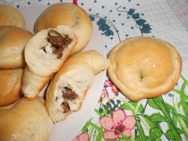 Фото к рецепту: Пирожки с грибами и сыром