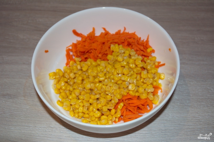 Салат с кукурузой консервированной - фото шаг 2
