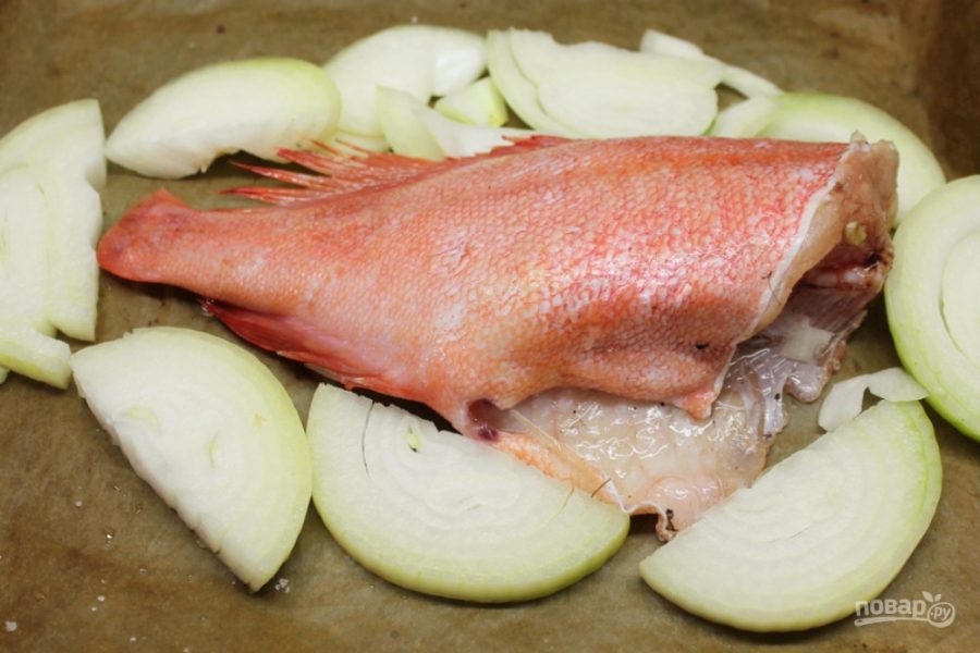 Морской окунь, запеченный в духовке с овощами - фото шаг 3