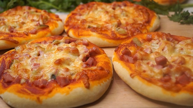 Фото к рецепту: Пицца «школьная».