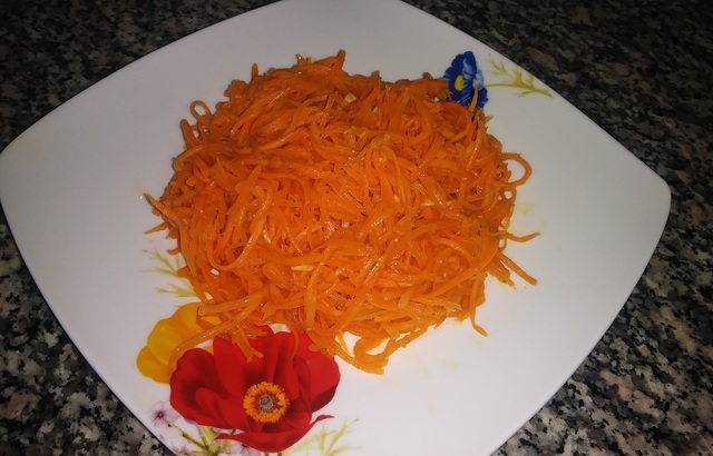 Фото к рецепту: Морковь по-корейски за 15 минут.