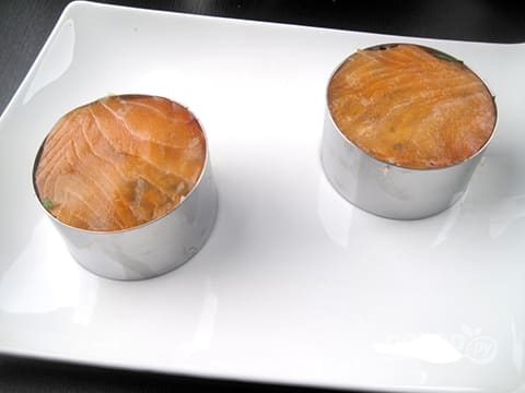 Закуска из краба и копченого лосося - фото шаг 8