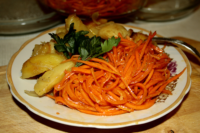 Фото к рецепту: Не совсем корейская морковка :)