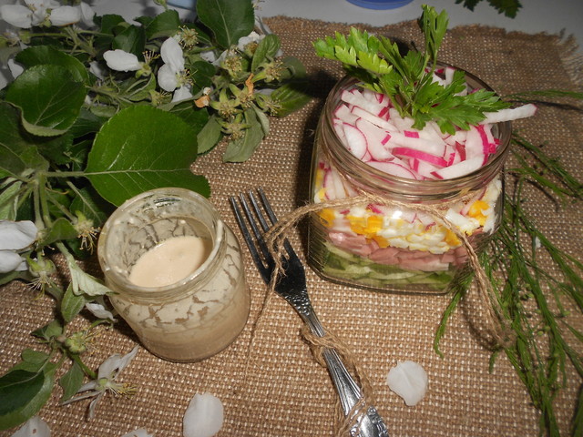 Фото к рецепту: Салат весенний на пикник