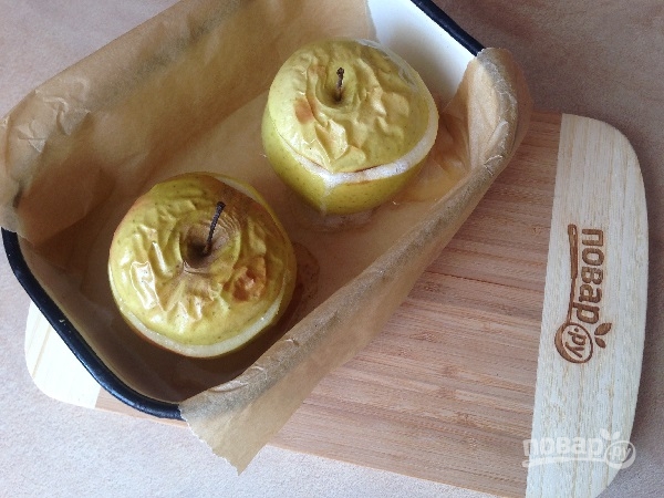 Яблоки, запеченные с джемом и бананом - фото шаг 6