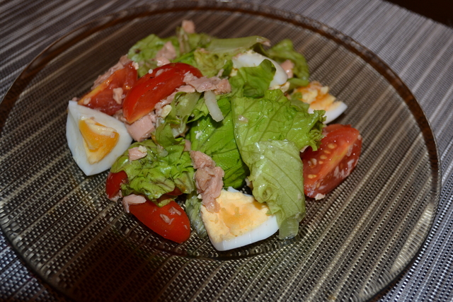Фото к рецепту: Салат с тунцом и бальзамическим уксусом