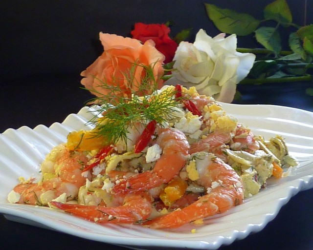 Фото к рецепту: Салат с креветками и артишоками