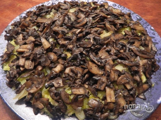 Слоеный салат "Лемберг" с грибами - фото шаг 10