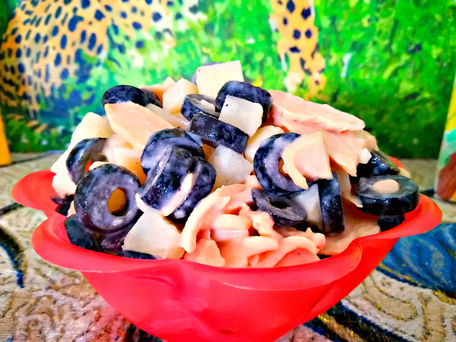 Фото к рецепту: Салат с грибами и картошкой.