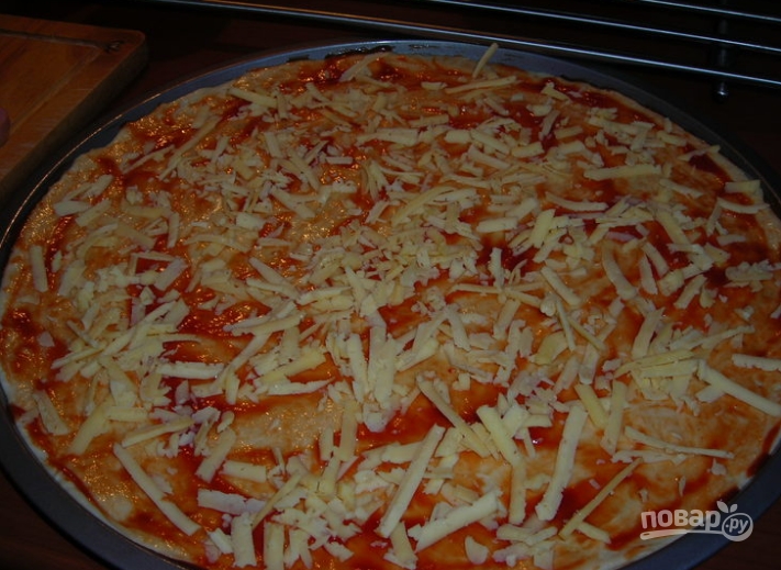 Пицца с сосисками и сыром - фото шаг 2