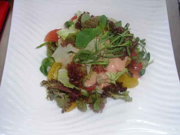 Фото к рецепту: Диетический полезный зеленый салат