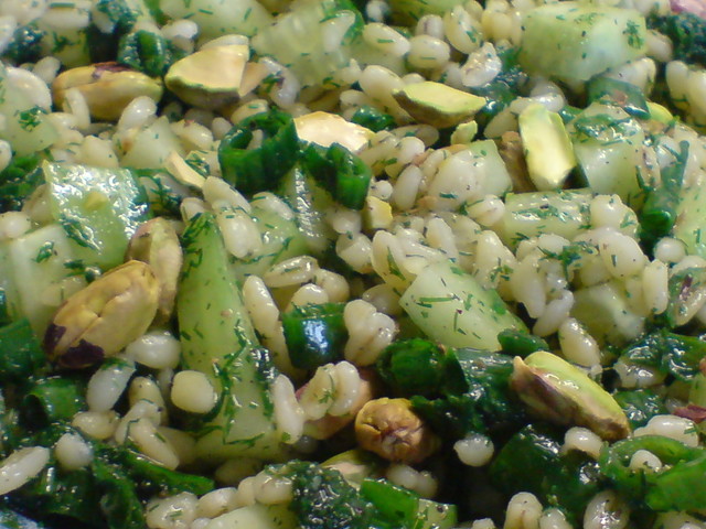 Фото к рецепту: Зелёный салат из булгура