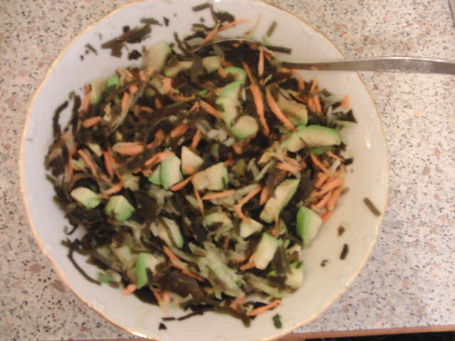 Фото к рецепту: Постный салат с авокадо