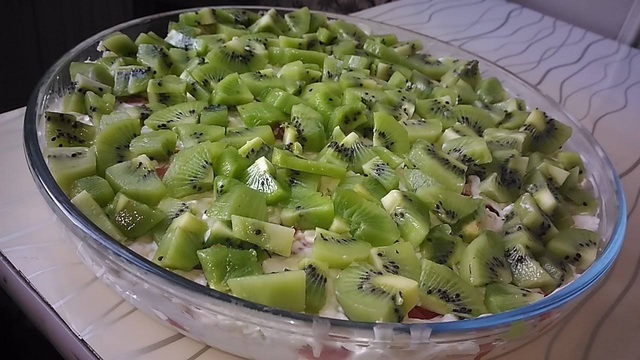 Фото к рецепту: Праздничный салат