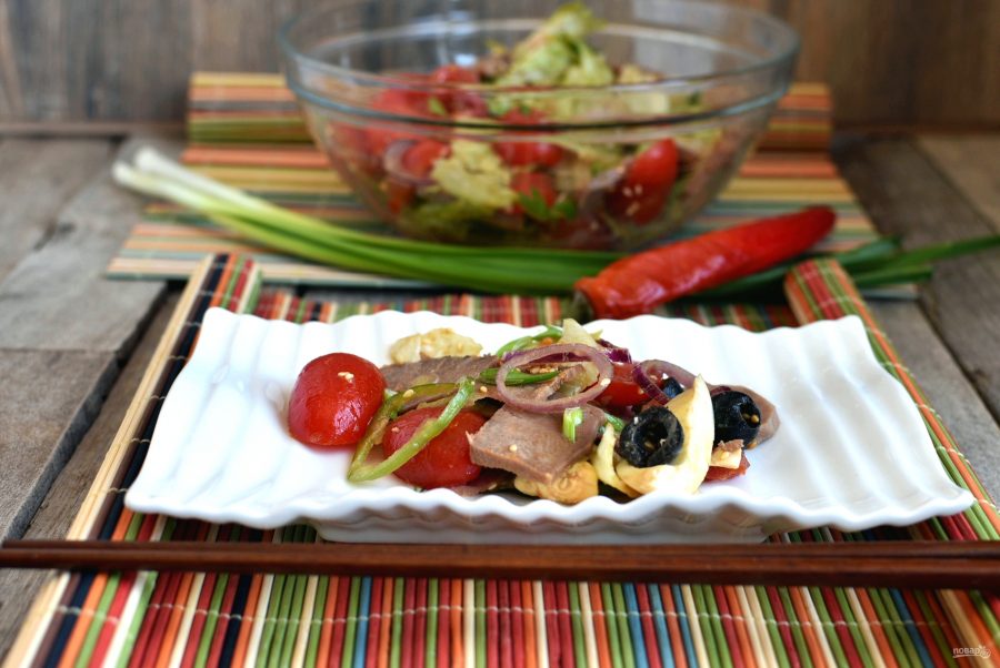Салат с пряным языком и овощами - фото шаг 8