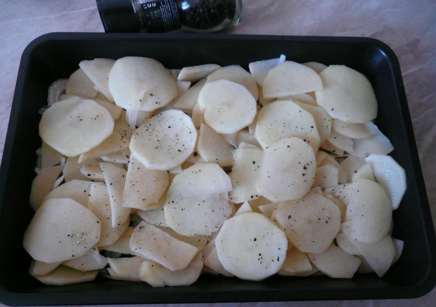 Запеченный картофель со свининой - фото шаг 2