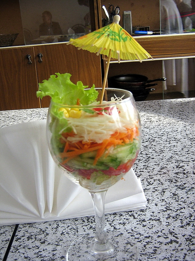 Фото к рецепту: Оформление салатов