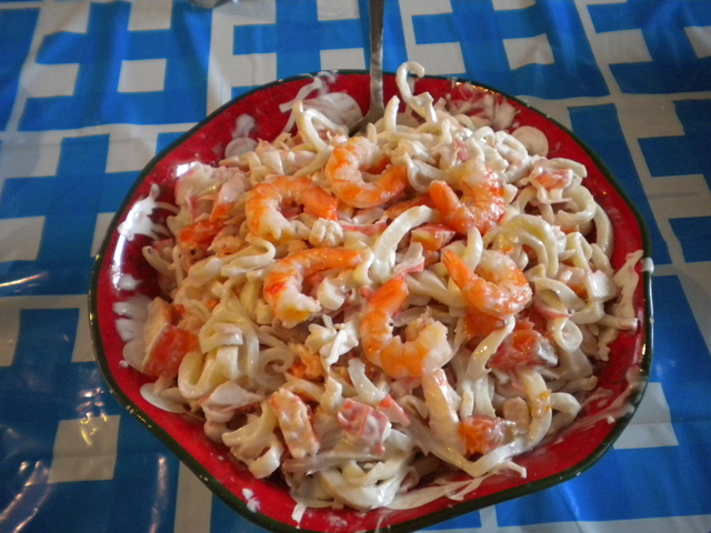 Фото к рецепту: Салатик праздничный с морепродуктами