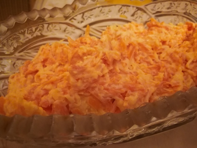 Фото к рецепту: Сырный салат с морковью