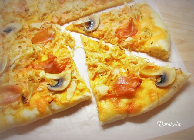 Фото к рецепту: Пицца с квашеной капустой а ля рус 