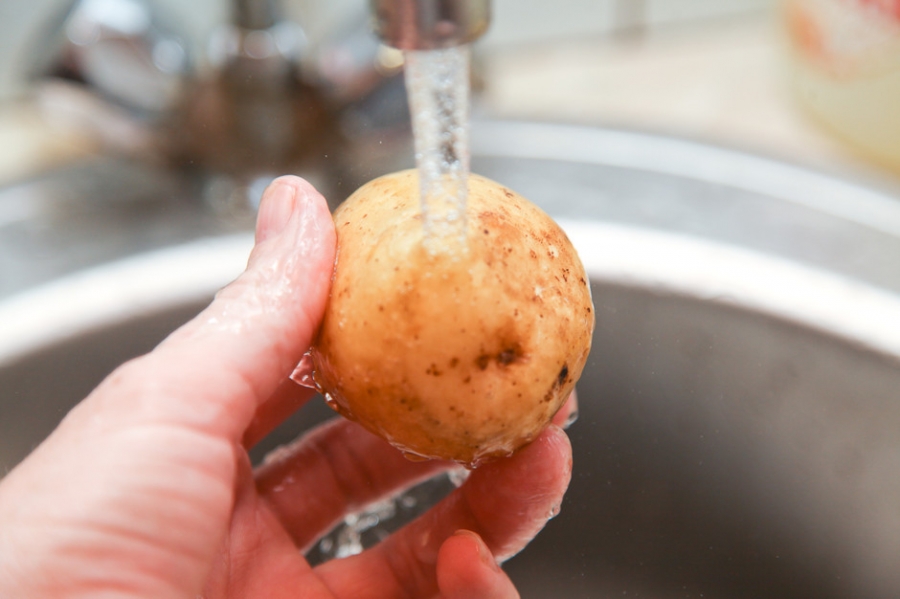 Картошка-гармошка в мультиварке - фото шаг 2