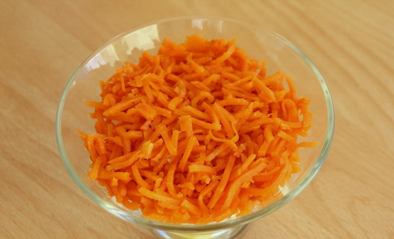 Салат с корейской морковкой и ветчиной - фото шаг 7