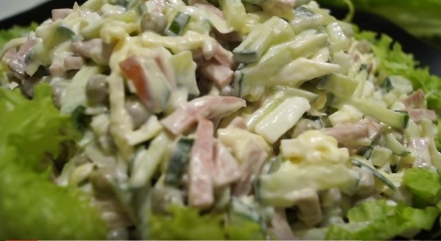 Фото к рецепту: Салат на скорую руку / простой вкусный рецепт 