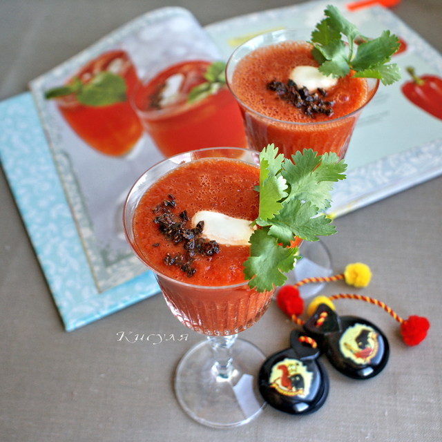 Фото к рецепту: Смузи с томатами и перцем фламенко 