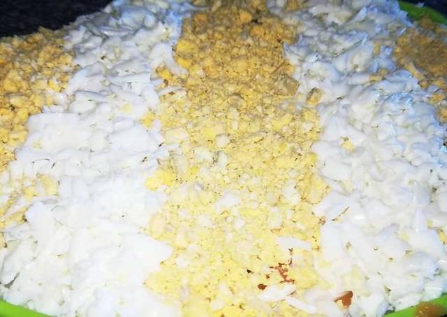 Фото к рецепту: Салат мимоза со скумбрией