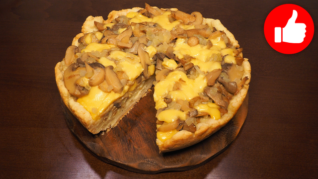 Фото к рецепту: Пирог с грибами и сыром (за 10 минут +выпечка)