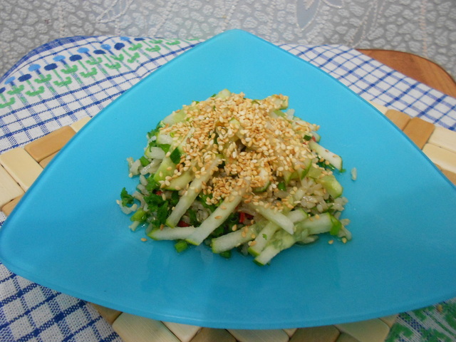 Фото к рецепту: Тайский огуречный салат