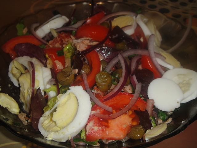 Фото к рецепту: Салат из тунца и яиц