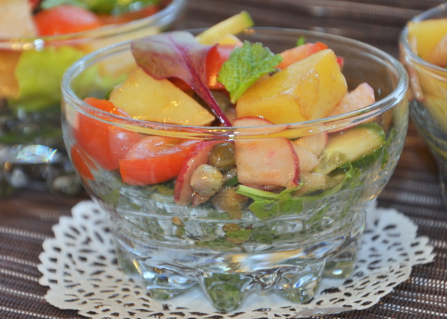 Фото к рецепту: Овощной салат с картофелем и каперсами 