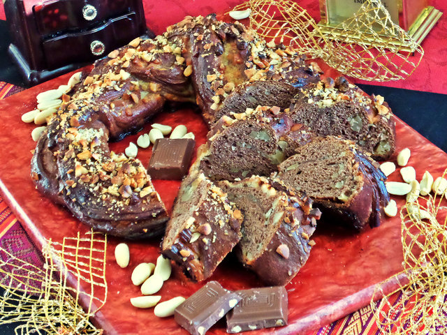 Фото к рецепту: Шоколадная плетенка с арахисом. спасибо свете (diana1616)