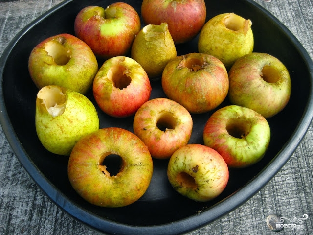 Запеченные яблоки с орехами - фото шаг 2
