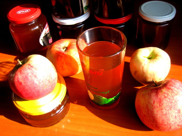 Фото к рецепту: Заготовка яблочного сиропа