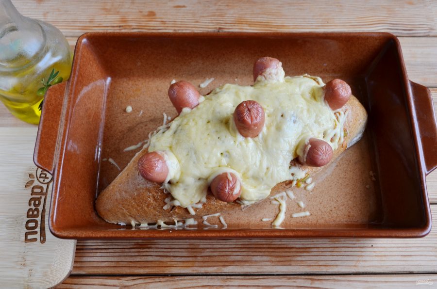 Хлебный ёжик с сосисками и сыром - фото шаг 7