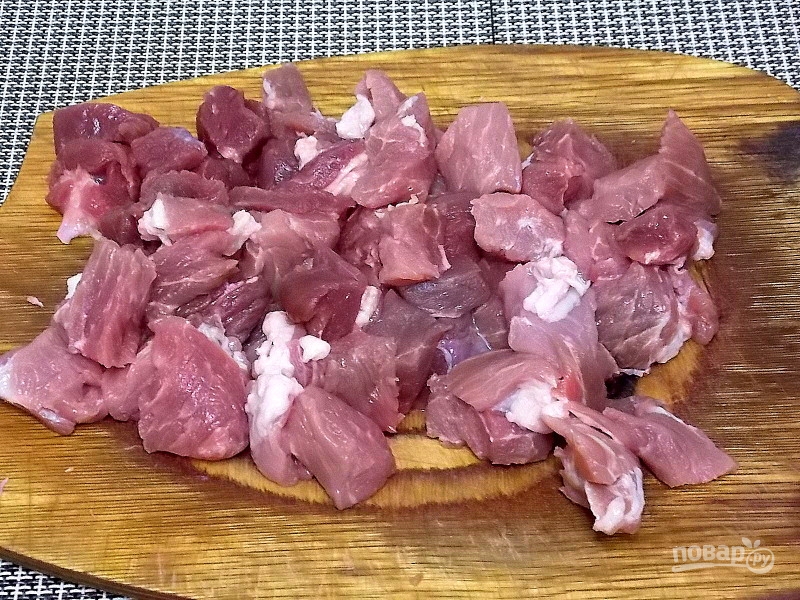 Томленые кусочки мяса с фасолью - фото шаг 2