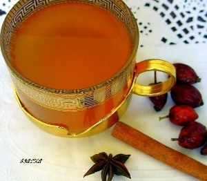 Фото к рецепту: Ароматный чай с шиповником