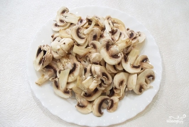 Скумбрия в духовке с грибами - фото шаг 6