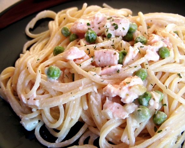 Спагетти с лососем в сливочном соусе