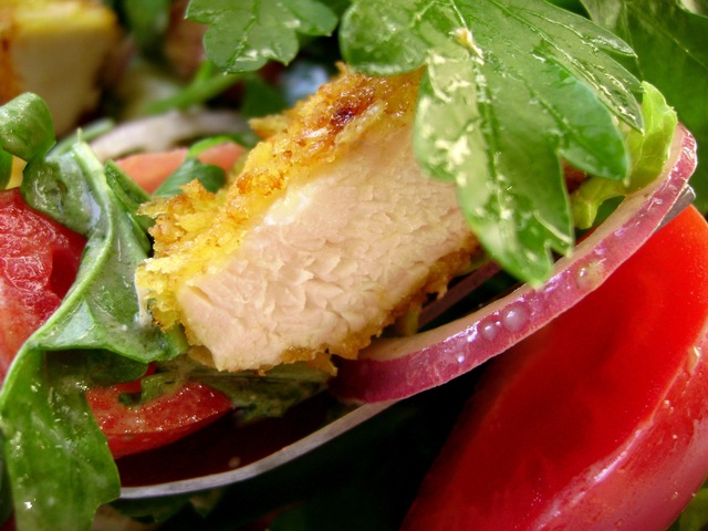 Фото к рецепту: Салат с овощами и курицей карри.
