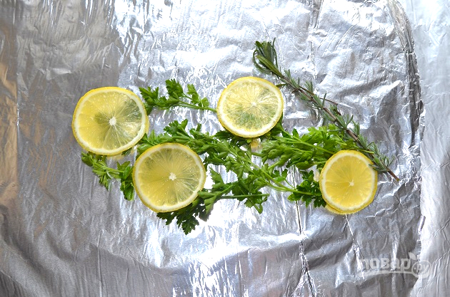 Карп с лимоном в духовке - фото шаг 2